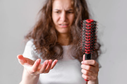 Hair Burnout: Como o Estresse Silencioso Destrói o Seu Cabelo